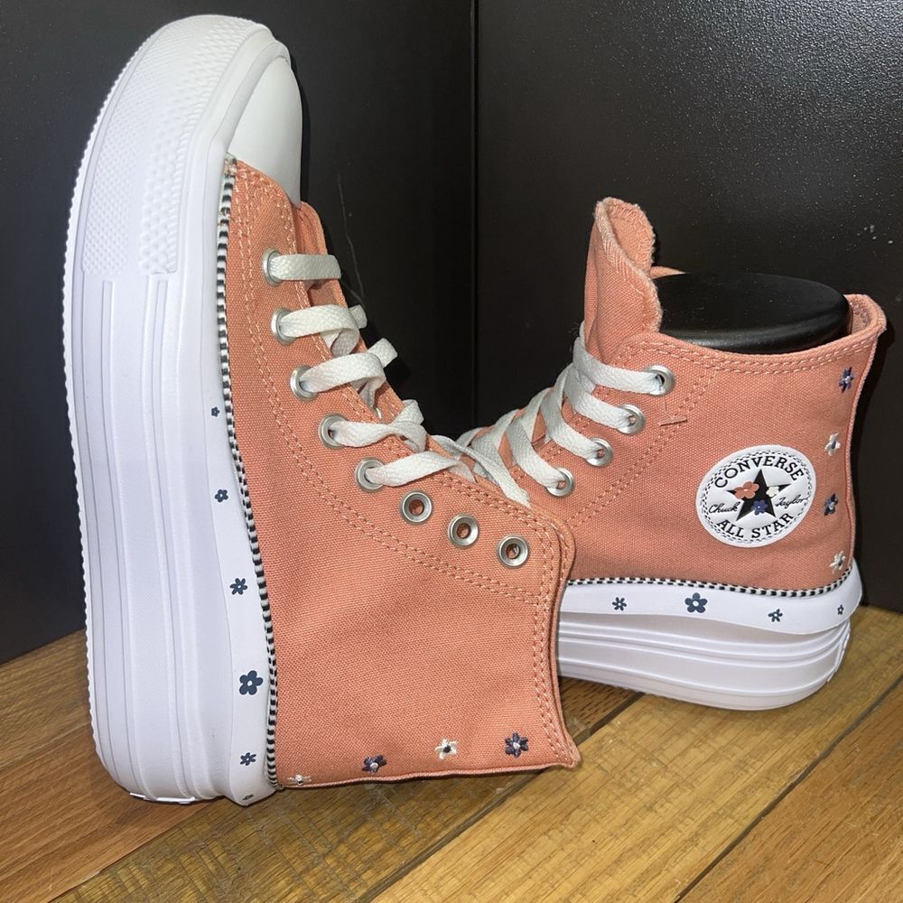 New Converse Women's Chuck Taylor All Star Move Platform Daisies Peach Sneakers